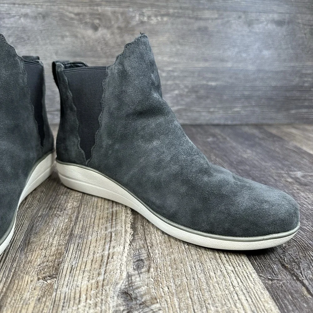 Aetrex Alanna Gray Suede Leather Chelsea Pull On Ankle Boot Bootie Women's 9-9.5